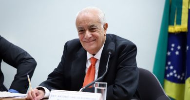 Presidente da Comissão do Esporte homenageia destaques esportivos da cidade de Rio Claro
